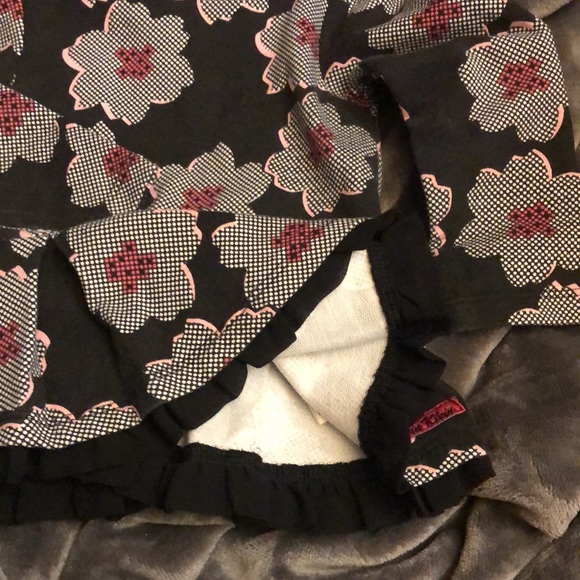 A Calvin Klein dress black with fuchsia and light pink accents. Easy wash n wear - Picture 2 of 4